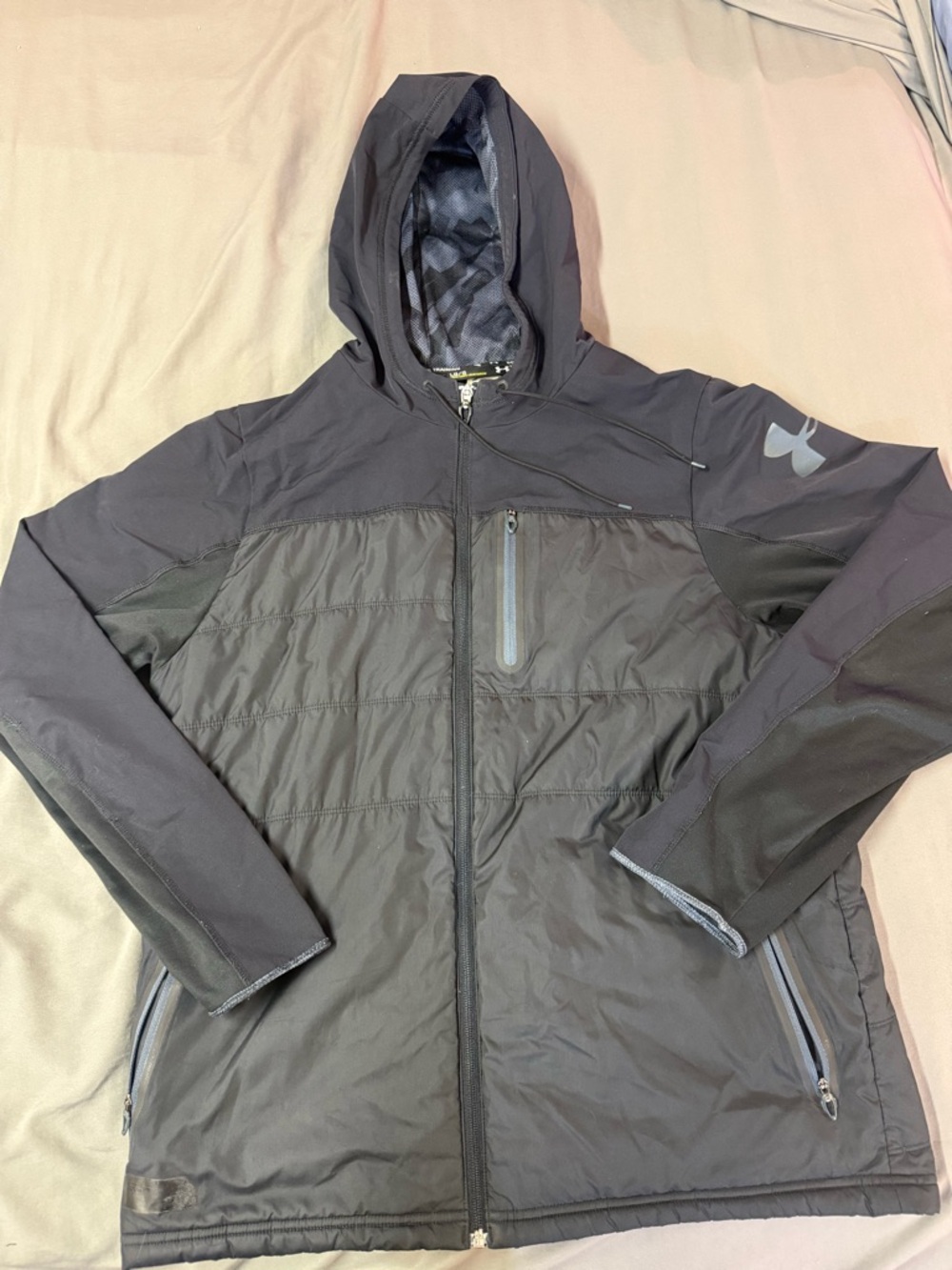 Large Under Armour Men's Black Hooded Hybrid Jacket